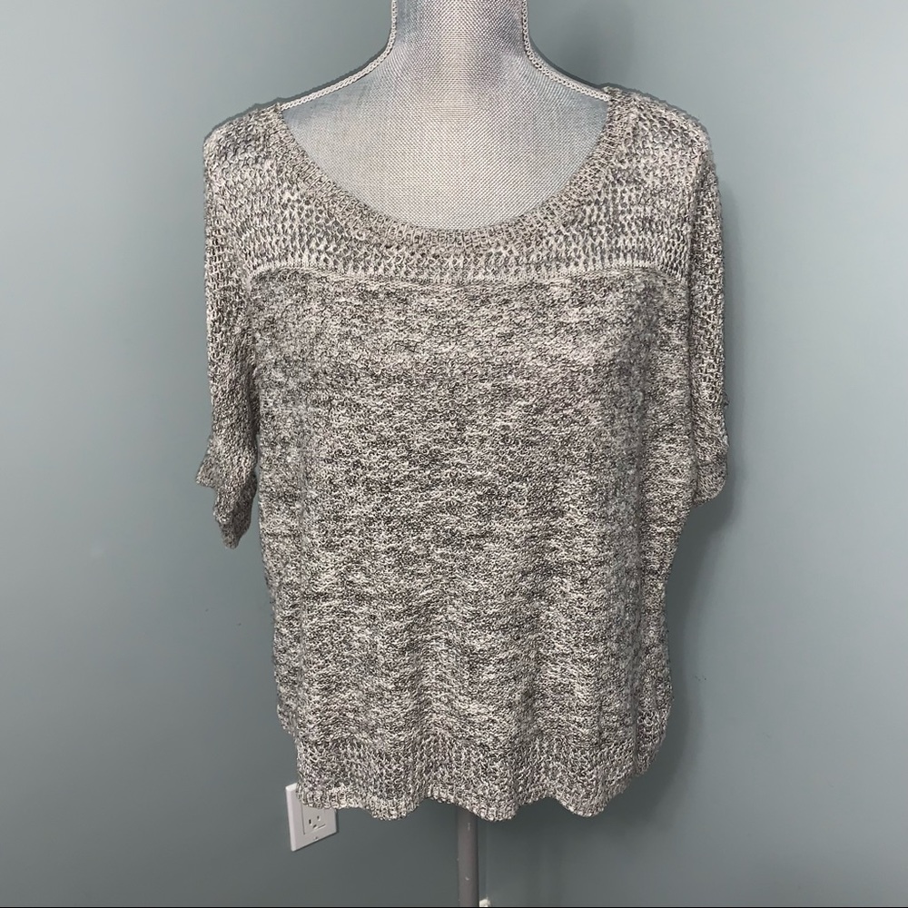 FOREVER 21 women’s size small knit grey sweater short sleeve round neck